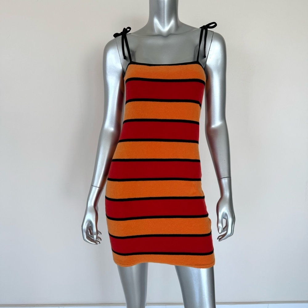 Solid and Striped beach short striped size M